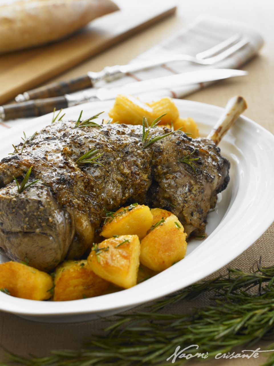 11014711-0088-rosemary_roast_lamb_with_herbed_potatoes