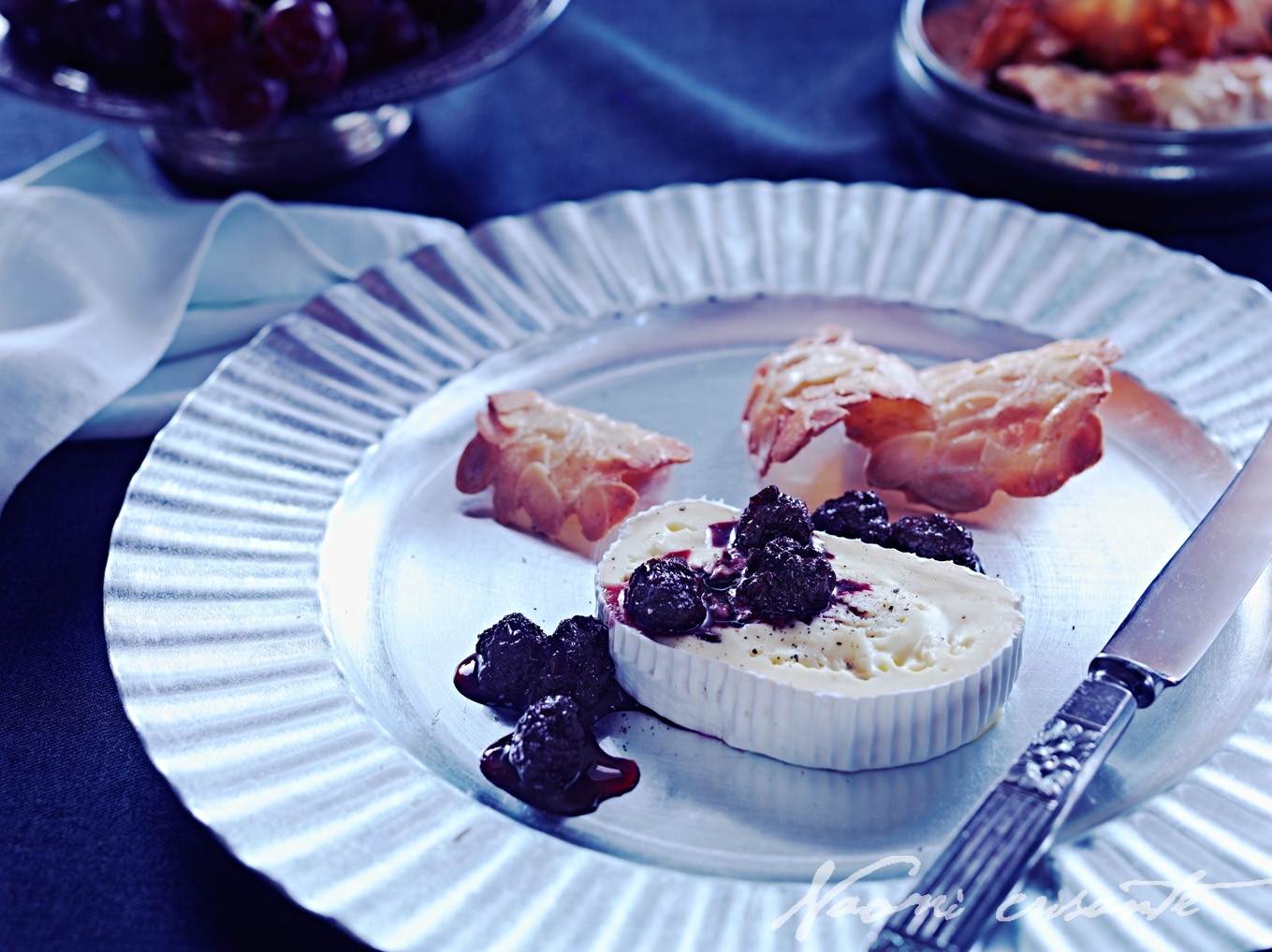 12084879-0150-triple_cream_brie_with_blackberry_compote_and_vanilla_almond_wafers